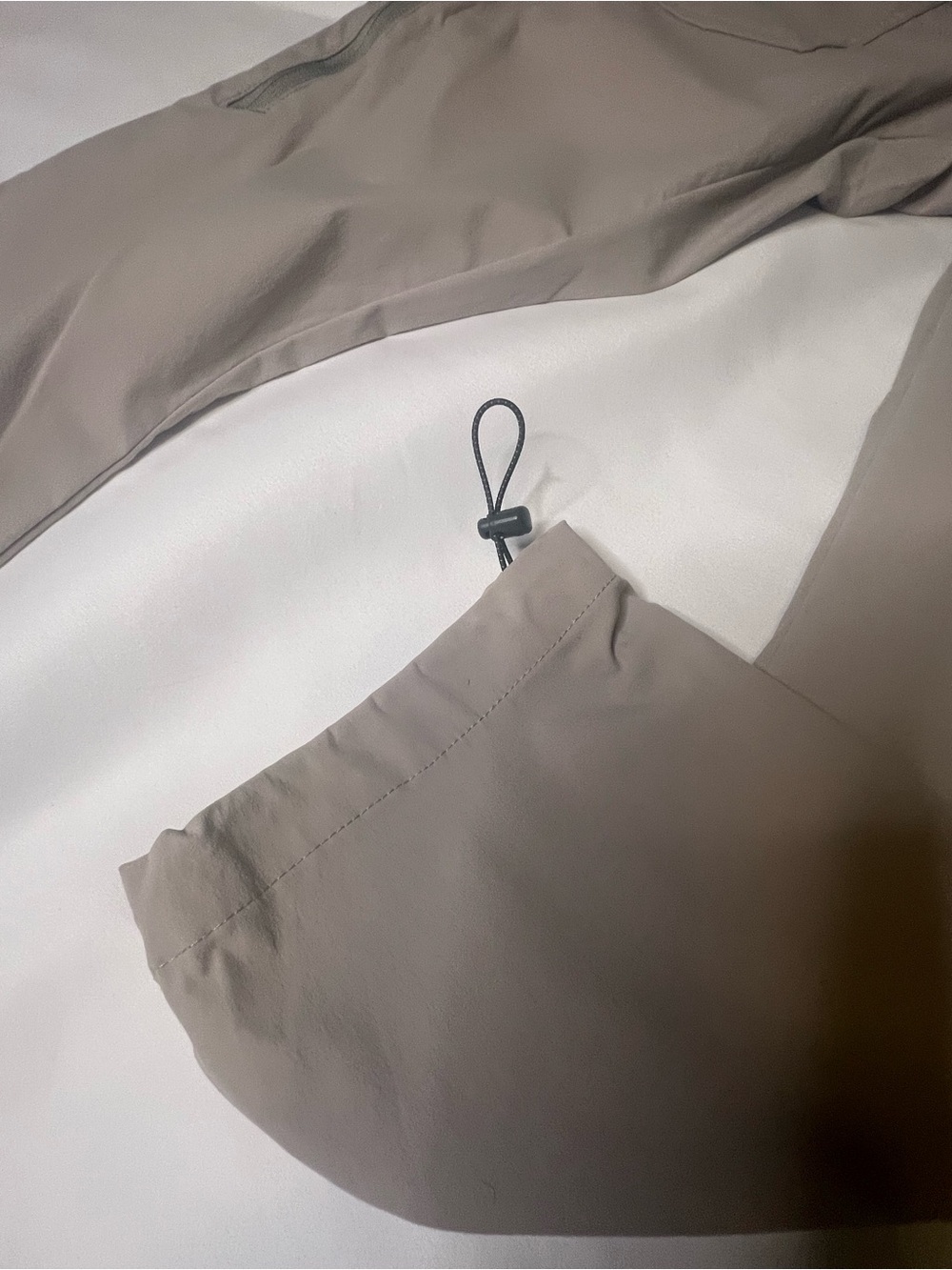 Columbia Women’s Hiking Cargo Pants - Light Beige - Picture 8 of 12